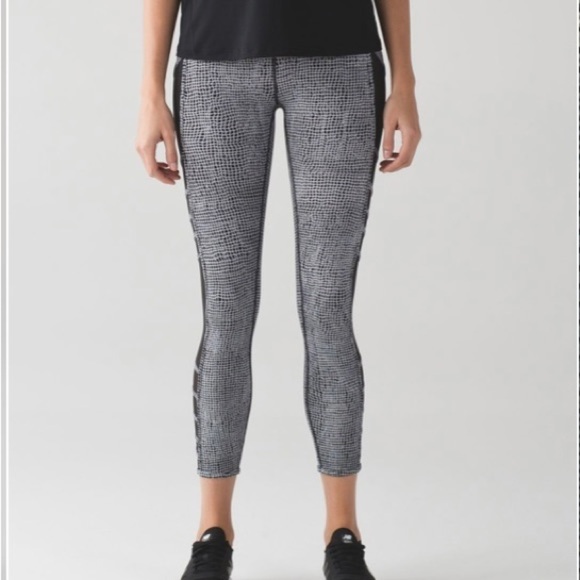 Lululemon White & Black Wild and Free Tight Black Net Pockets - Picture 1 of 12